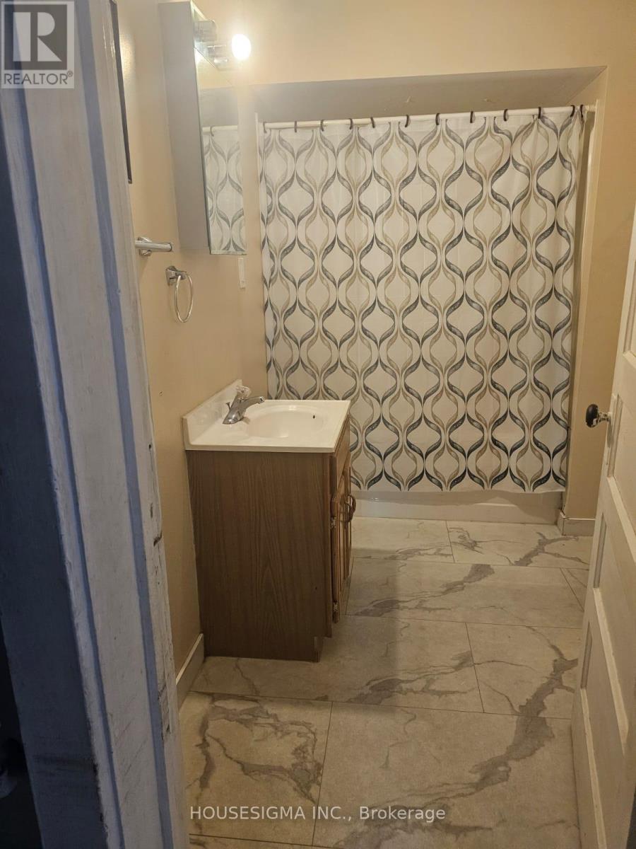 Property at 465 MAIN STREET W image 5
