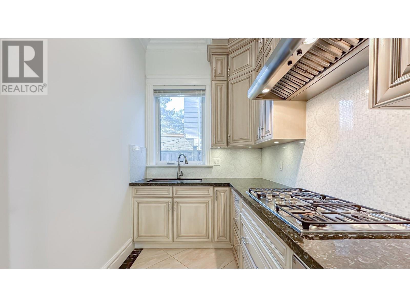 Listing Picture 14 of 40 : 4260 COVENTRY DRIVE, Richmond / 烈治文 - 魯藝地產 Yvonne Lu Group - MLS Medallion Club Member