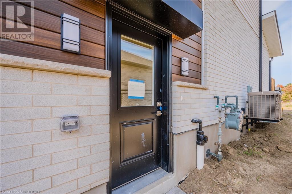 116 South Parkwood Boulevard Unit# B, Elmira, Ontario  N3B 2L1 - Photo 2 - 40684014