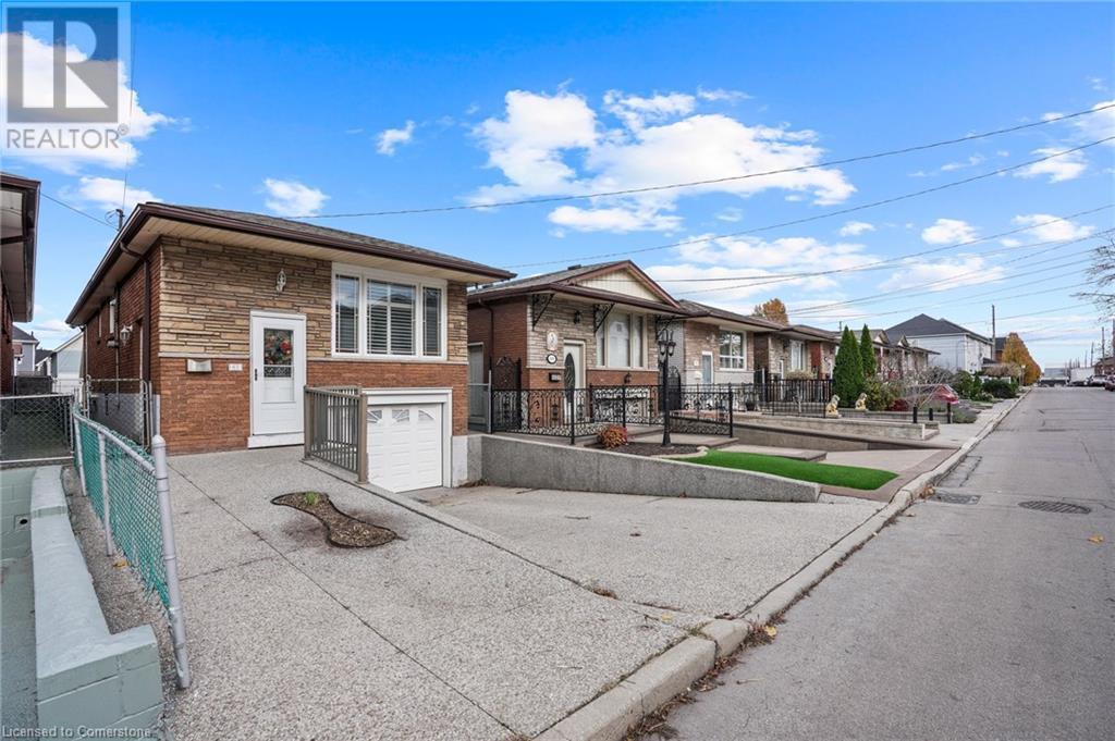 67 Burton Street, Hamilton, Ontario  L8L 3R2 - Photo 2 - 40683687