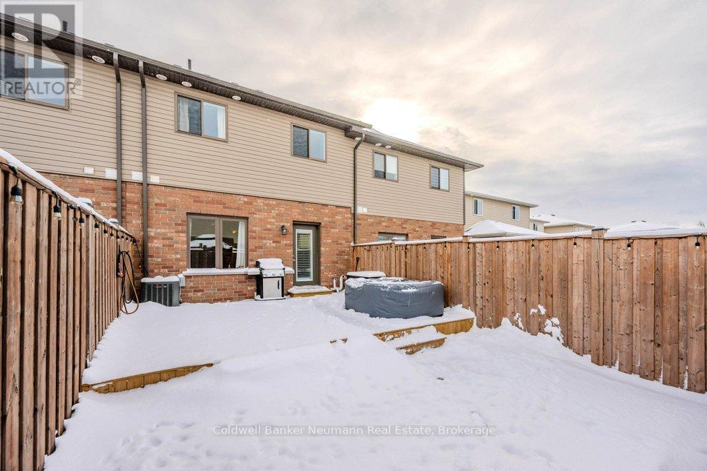 2 - 118 Simmonds Drive, Guelph, Ontario  N1E 0S3 - Photo 33 - X11886133