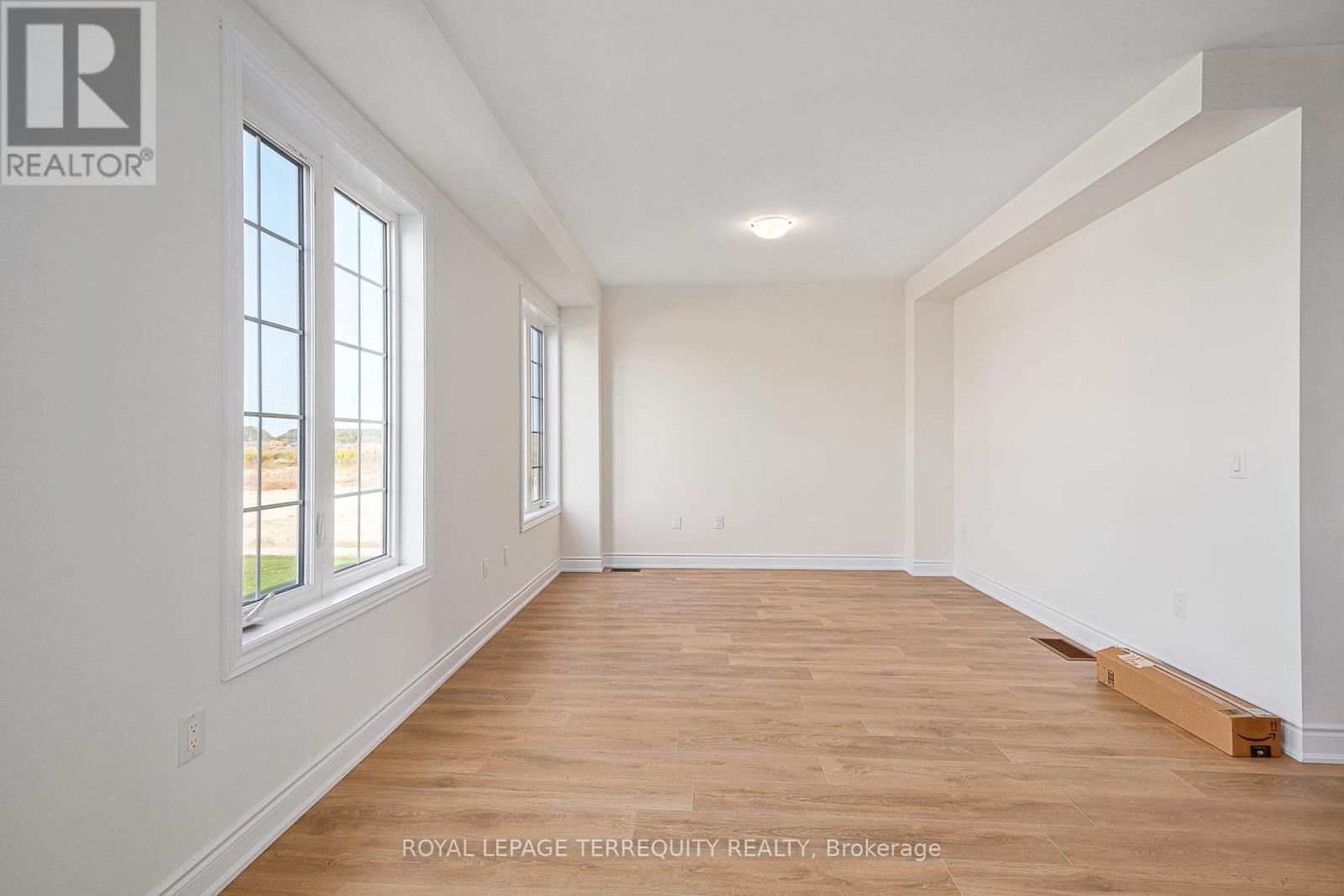 21 Mission Street, Wasaga Beach, Ontario  L0M 1S0 - Photo 6 - S11886366