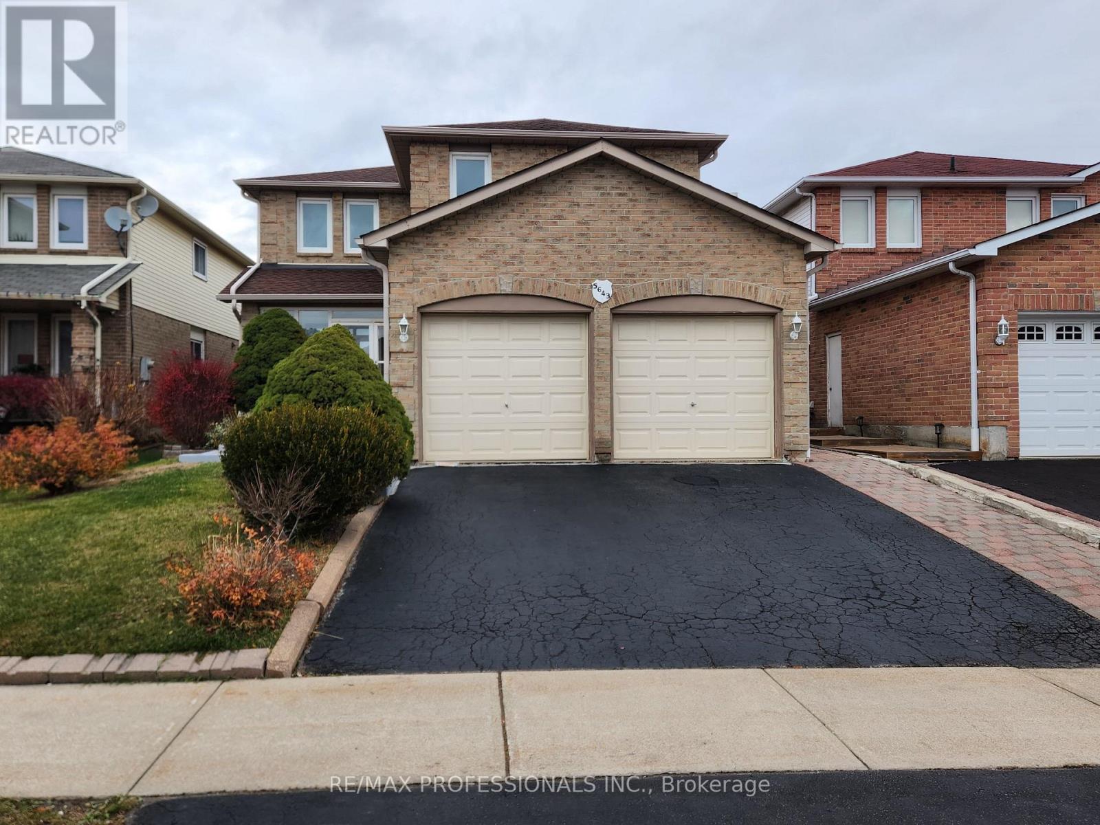 5643 River Grove Avenue, Mississauga, Ontario  L5M 3V8 - Photo 1 - W11886392