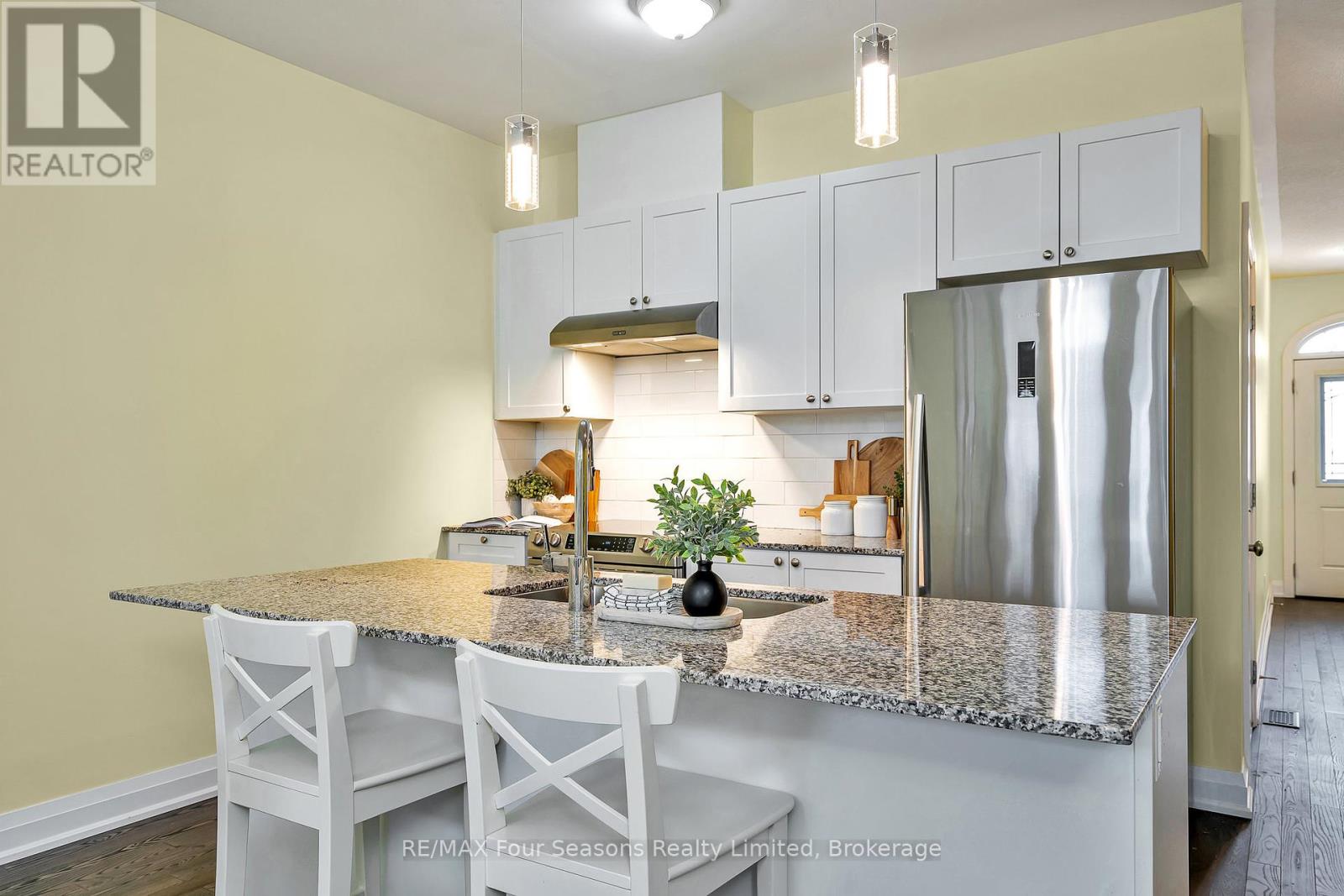 16 Kari Crescent, Collingwood, Ontario  L9Y 5B4 - Photo 4 - S11886577