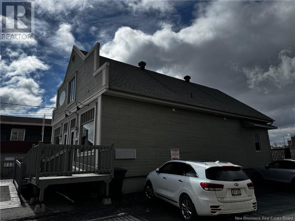 300 Victoria Street, Edmundston, New Brunswick  E3V 2J6 - Photo 3 - NB110156