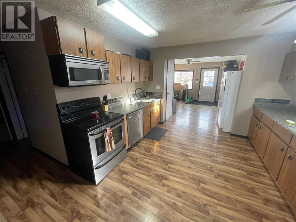 Property at 5021 10 Avenue image 4