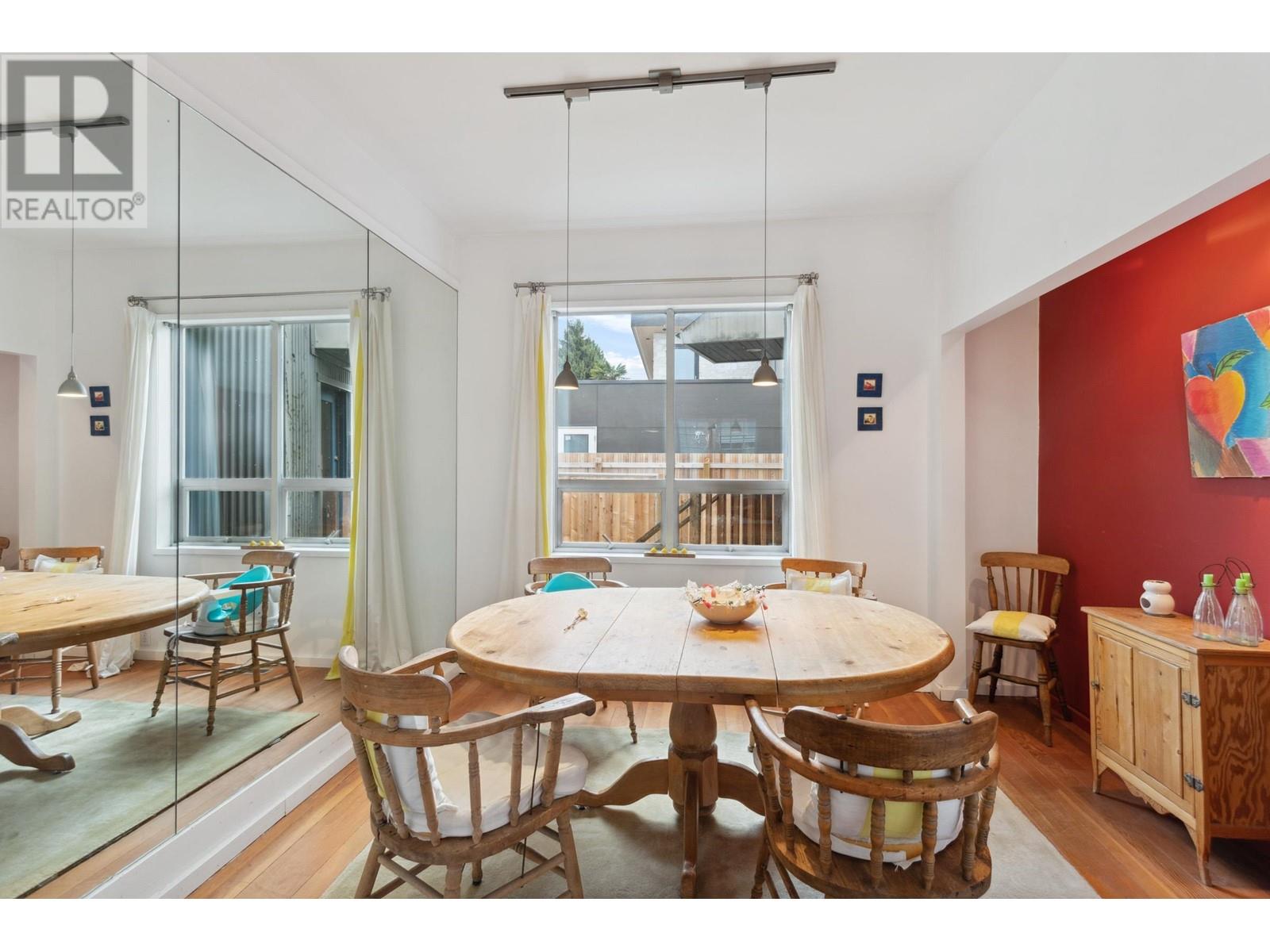 2433 Mathers Avenue, West Vancouver, British Columbia V7V 2H9 - Photo 5 - R2949449