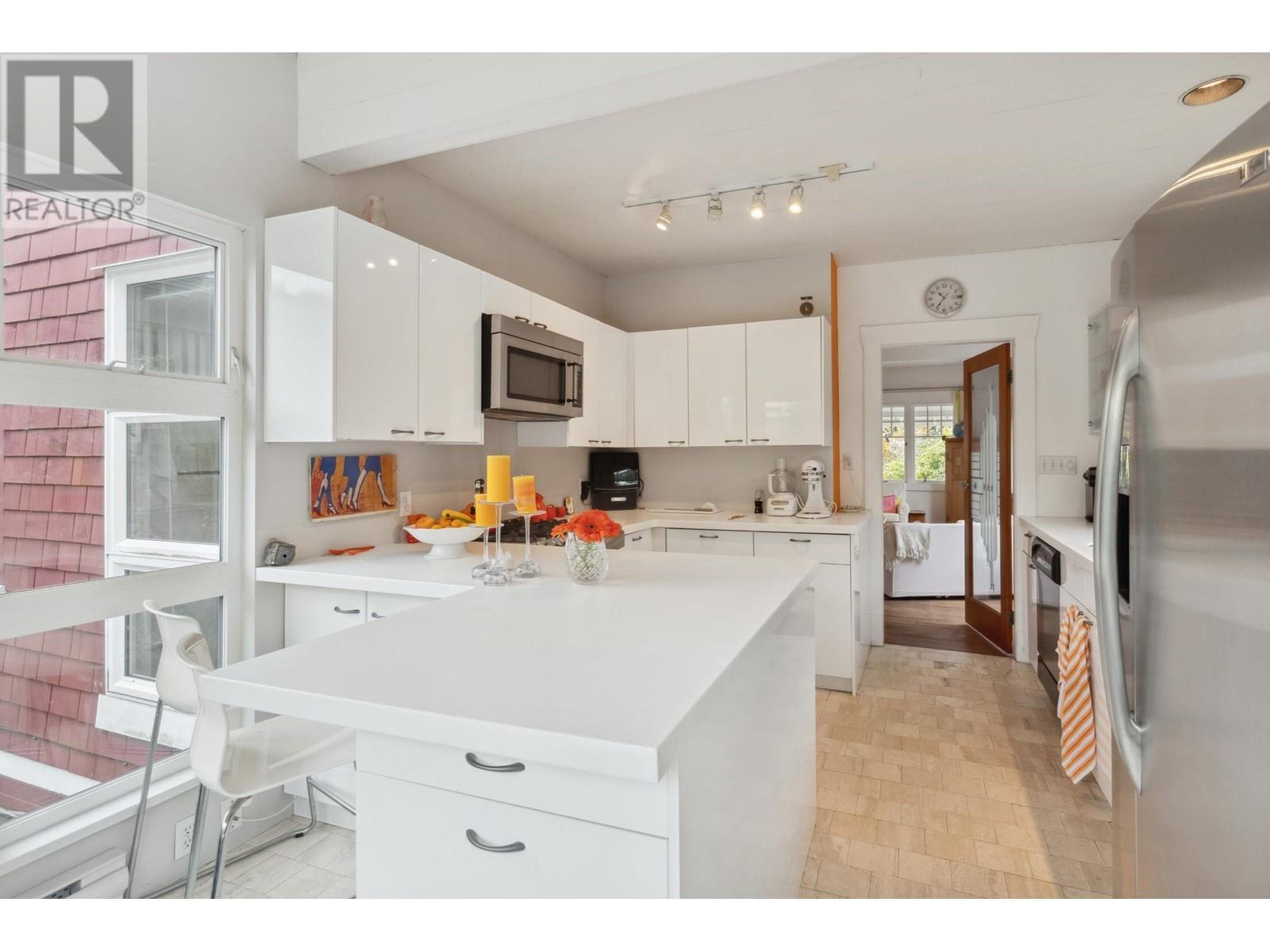 2433 Mathers Avenue, West Vancouver, British Columbia V7V 2H9 - Photo 7 - R2949449