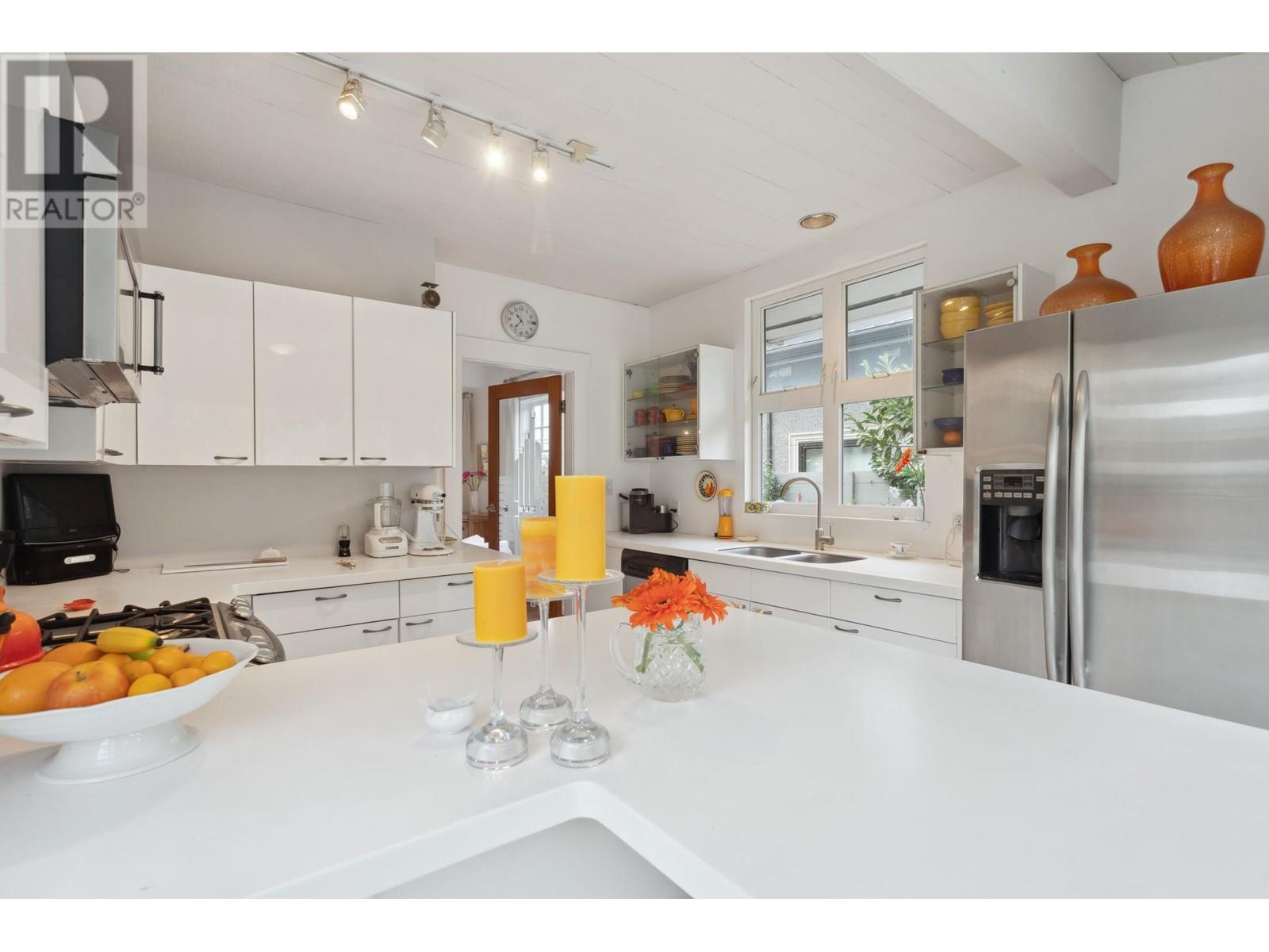 2433 Mathers Avenue, West Vancouver, British Columbia V7V 2H9 - Photo 9 - R2949449