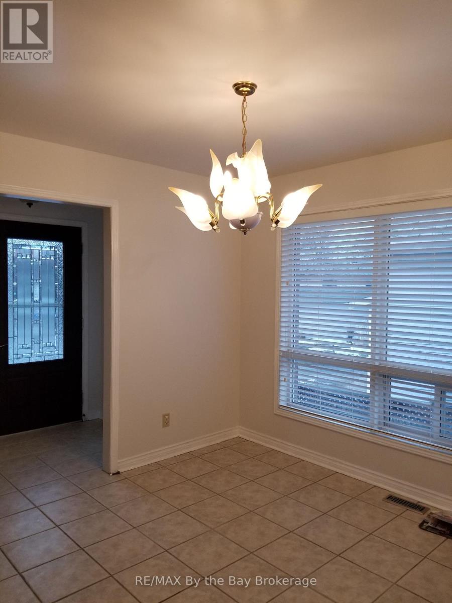 9 Myrtle Lynn Place, Wasaga Beach, Ontario  L9Z 1E2 - Photo 5 - S11886615