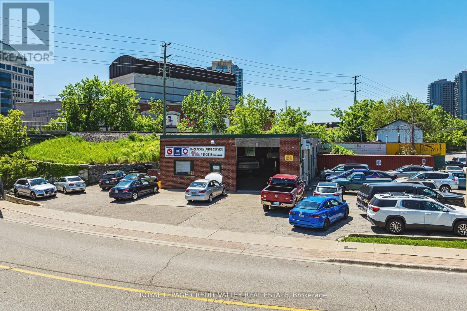 21 - 23 Union Street, Brampton, Ontario  L6V 1R2 - Photo 2 - W11886613