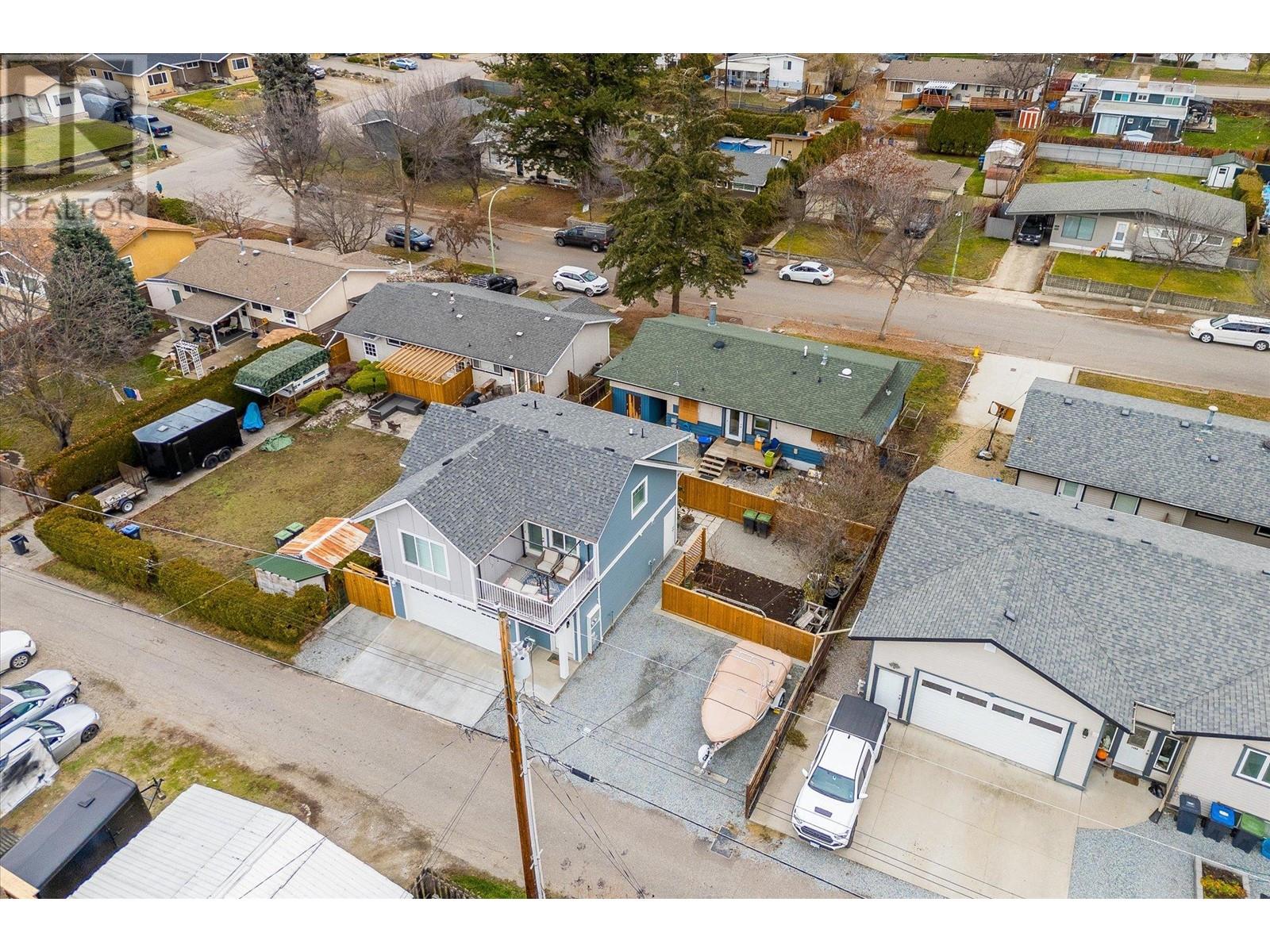 Property at 1400-1404 Braemar Street image 3