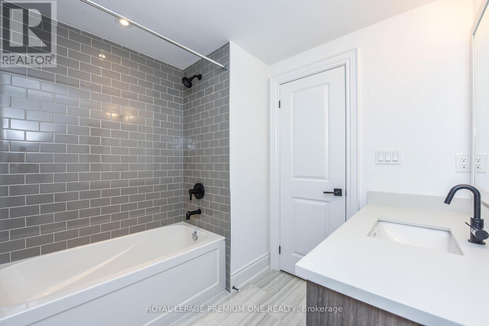 126 - 35 Lunar Crescent, Mississauga, Ontario  L5M 2R6 - Photo 24 - W10424595