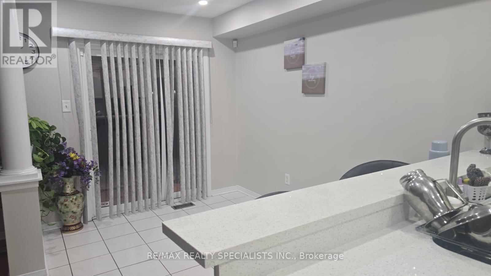 22 Serenity Lane, Brampton, Ontario  L6R 2T1 - Photo 10 - W11886683