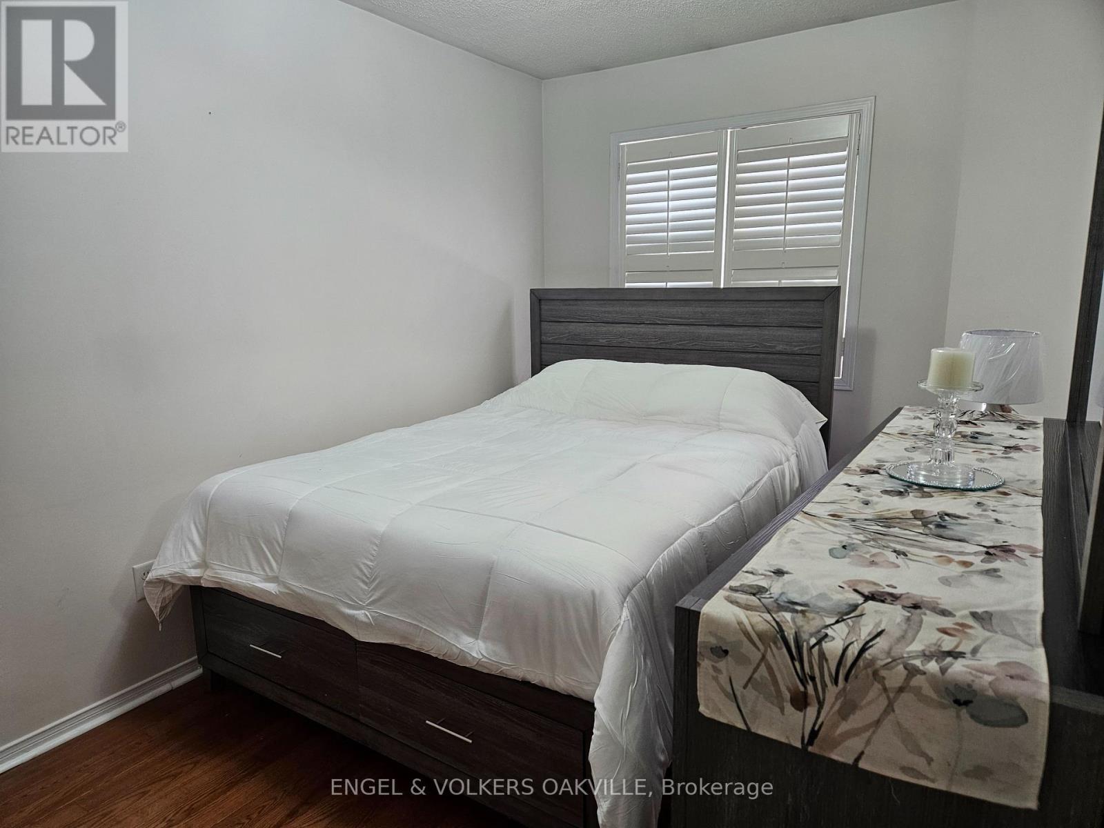 14 Vauxhall Crescent, Brampton, Ontario  L7A 3A3 - Photo 7 - W11886854