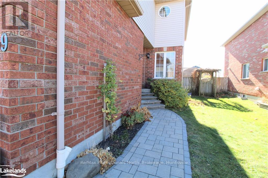 169 Taylor Drive, Barrie, Ontario  L4N 8L1 - Photo 4 - S10439674
