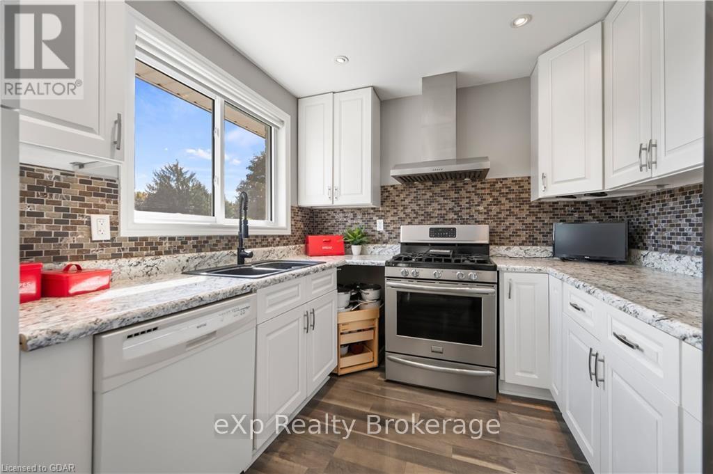 231 Chambers Crescent, Centre Wellington, Ontario  N1M 3E4 - Photo 11 - X10876234