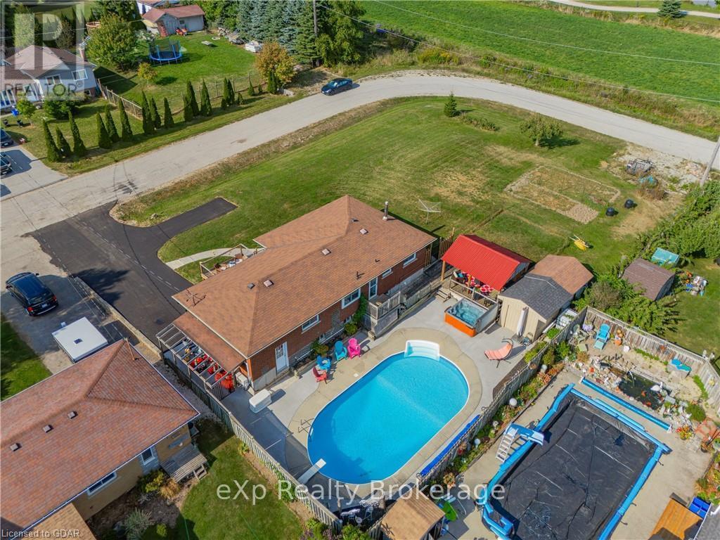 231 Chambers Crescent, Centre Wellington, Ontario  N1M 3E4 - Photo 35 - X10876234