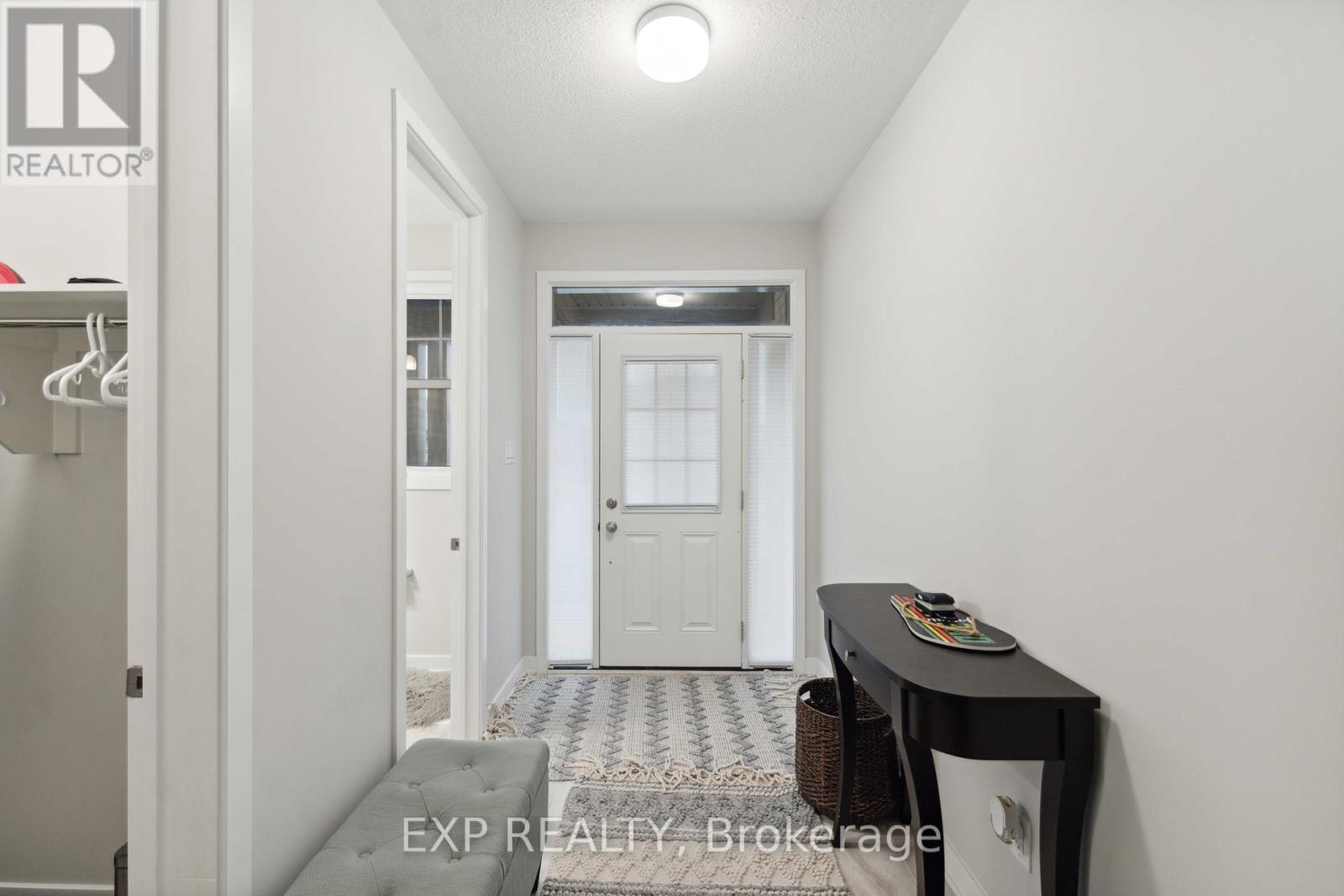 Property at 1053 SHOWMAN STREET S image 3