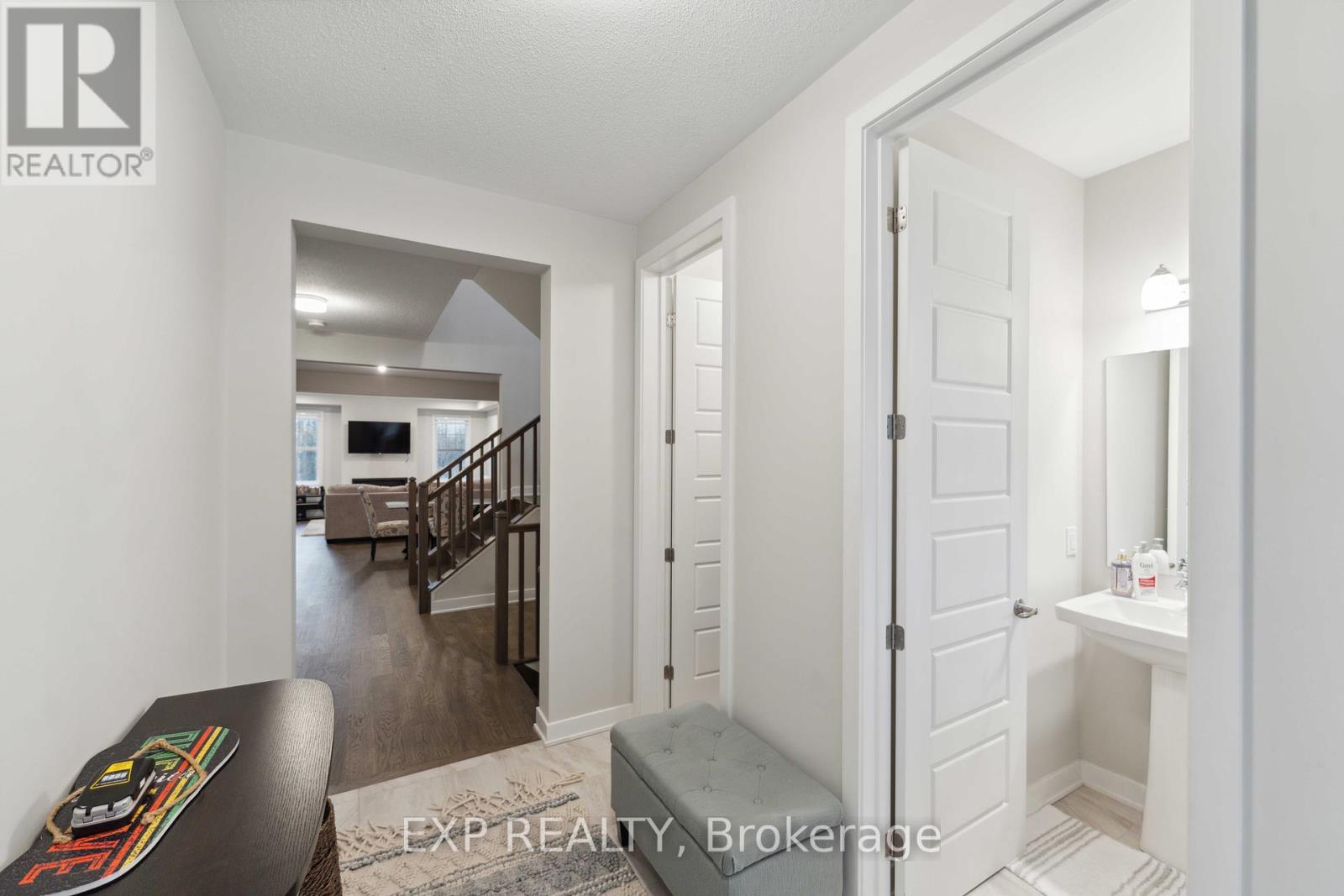 Property at 1053 SHOWMAN STREET S image 5