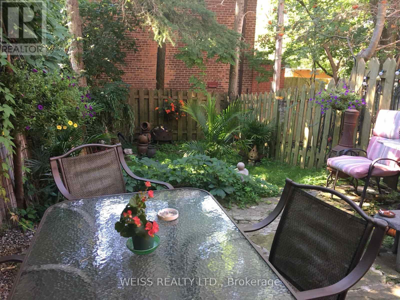 3 Khedive Avenue, Toronto (Englemount-Lawrence), Ontario  M6A 2G1 - Photo 9 - C11887083