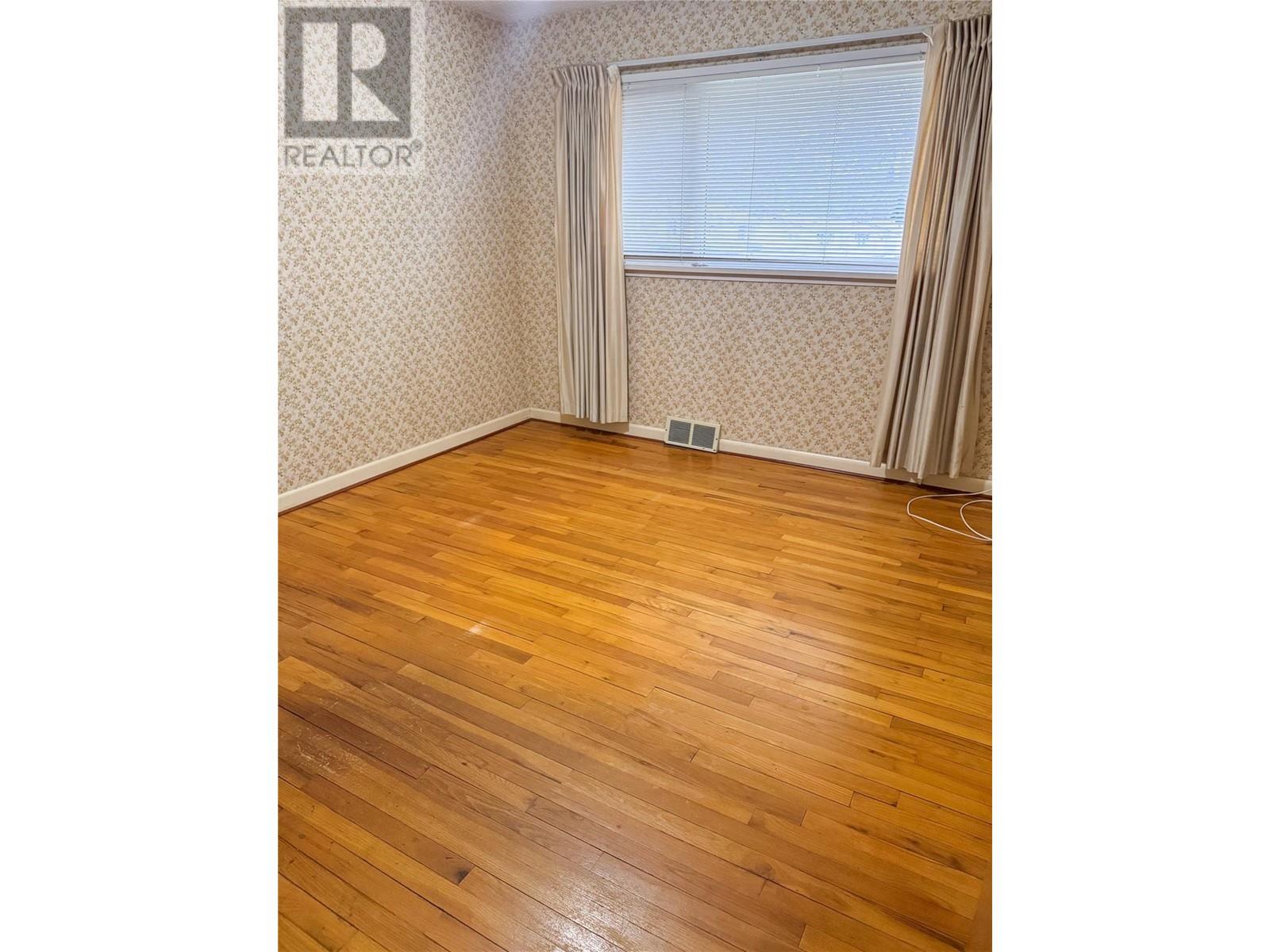 3321 Highway Drive, Trail, British Columbia  V1R 2T6 - Photo 15 - 10330040