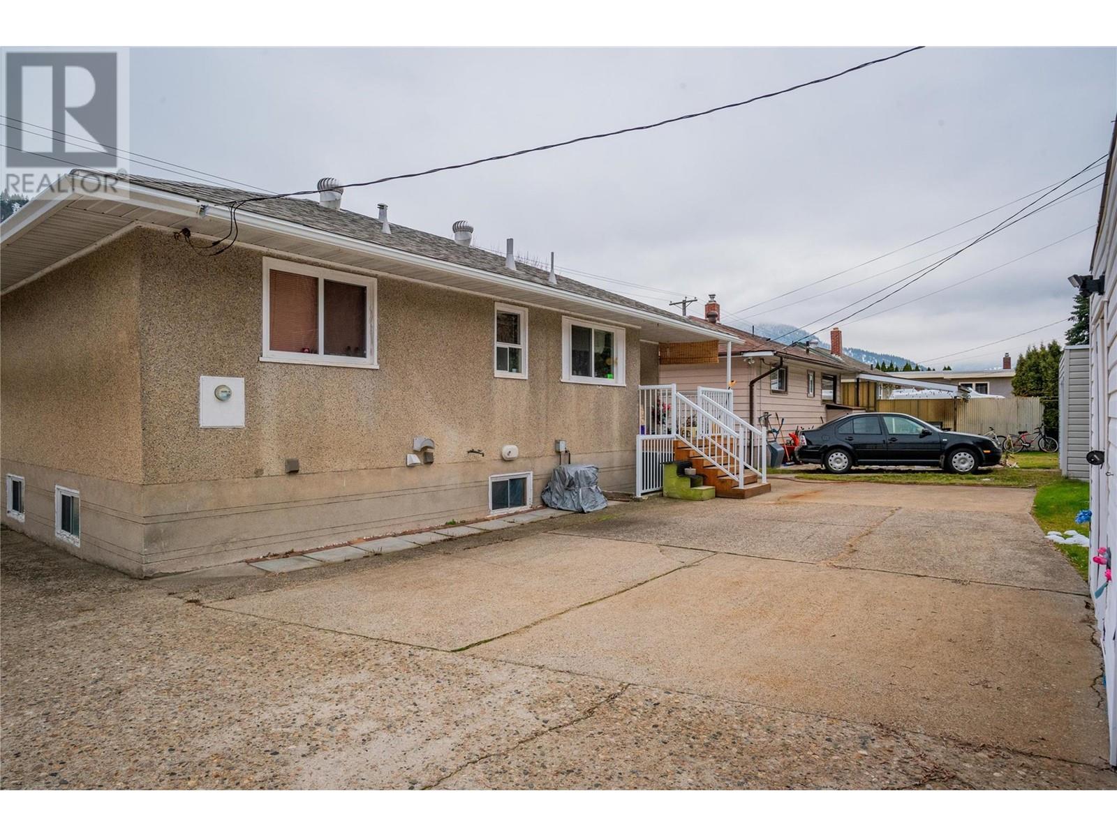 3321 Highway Drive, Trail, British Columbia  V1R 2T6 - Photo 32 - 10330040
