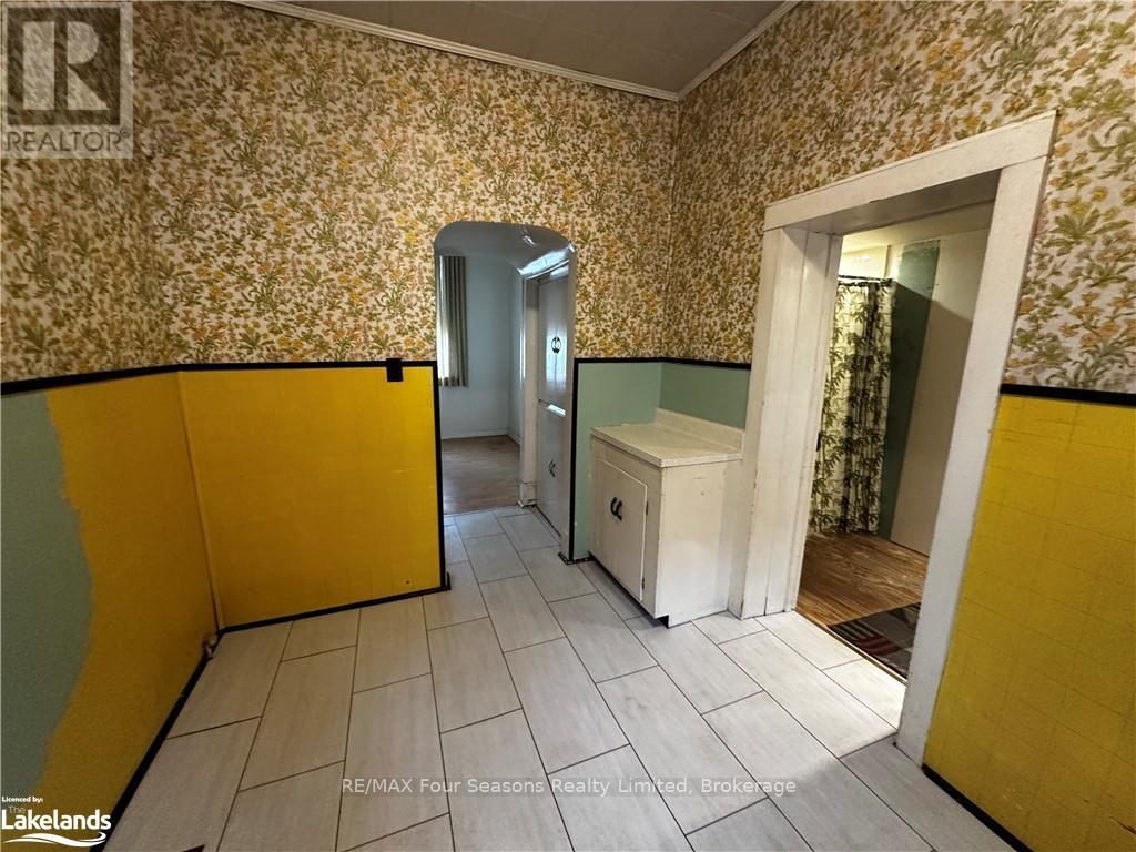 563 7th Avenue, Hanover, Ontario  N4N 2J8 - Photo 13 - X11823091