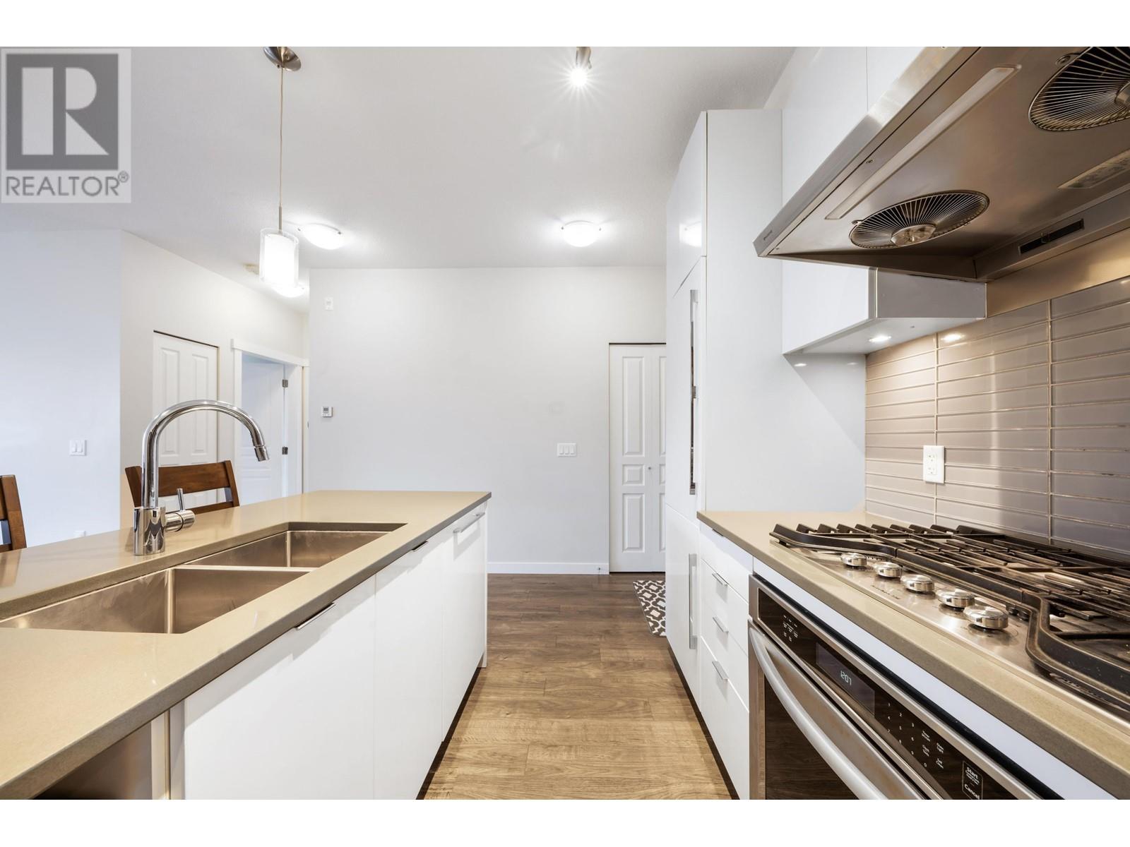 Listing Picture 10 of 37 : 327 9311 ALEXANDRA ROAD, Richmond / 烈治文 - 魯藝地產 Yvonne Lu Group - MLS Medallion Club Member