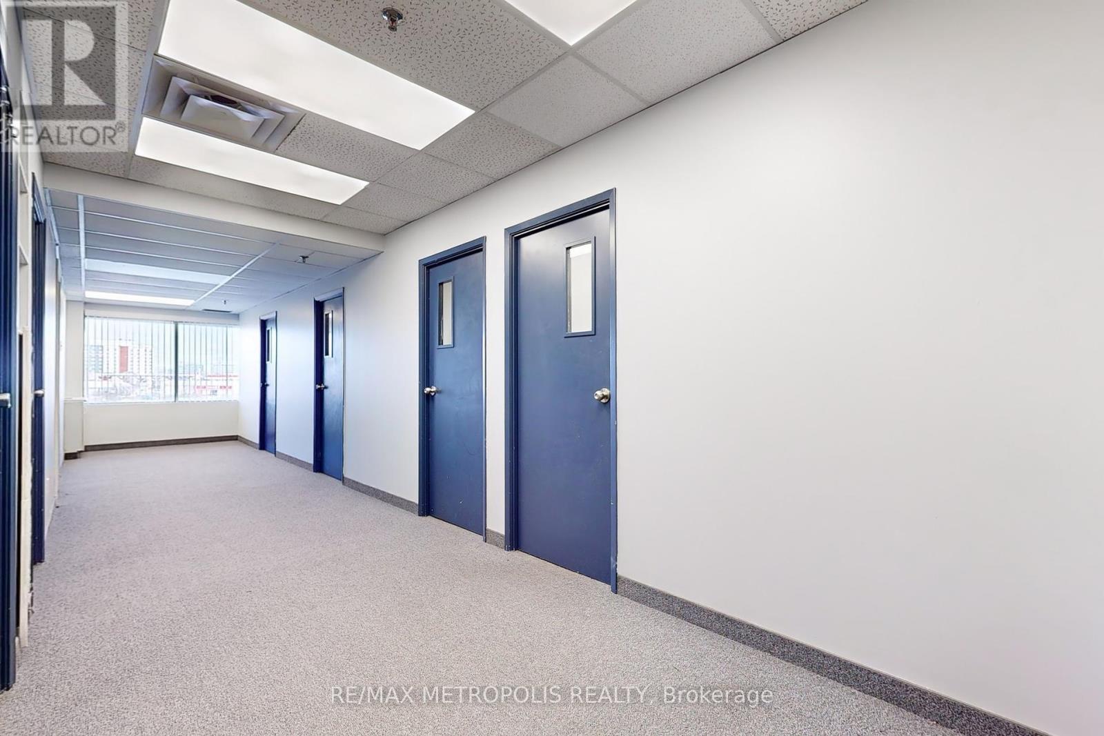 214 - 1325 Eglinton Avenue E, Mississauga, Ontario  L4W 4L9 - Photo 3 - W11887191