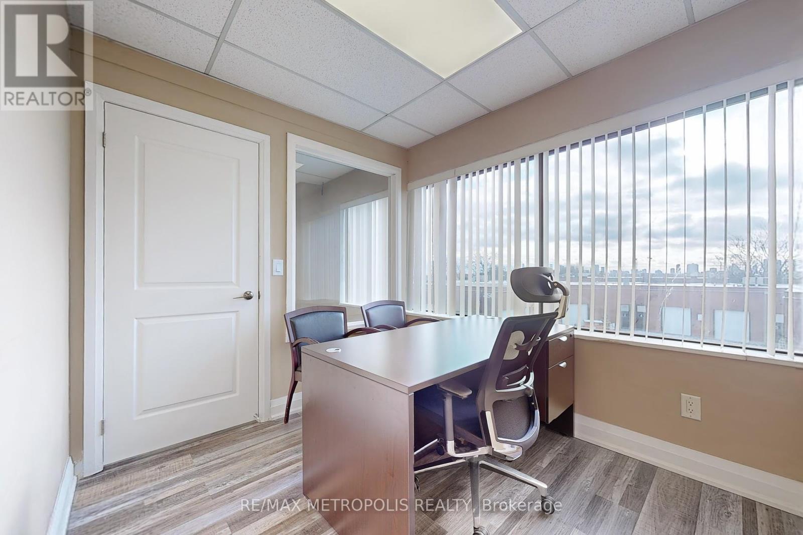 213 - 1325 Eglinton Avenue E, Mississauga, Ontario  L4W 4L9 - Photo 23 - W11887192