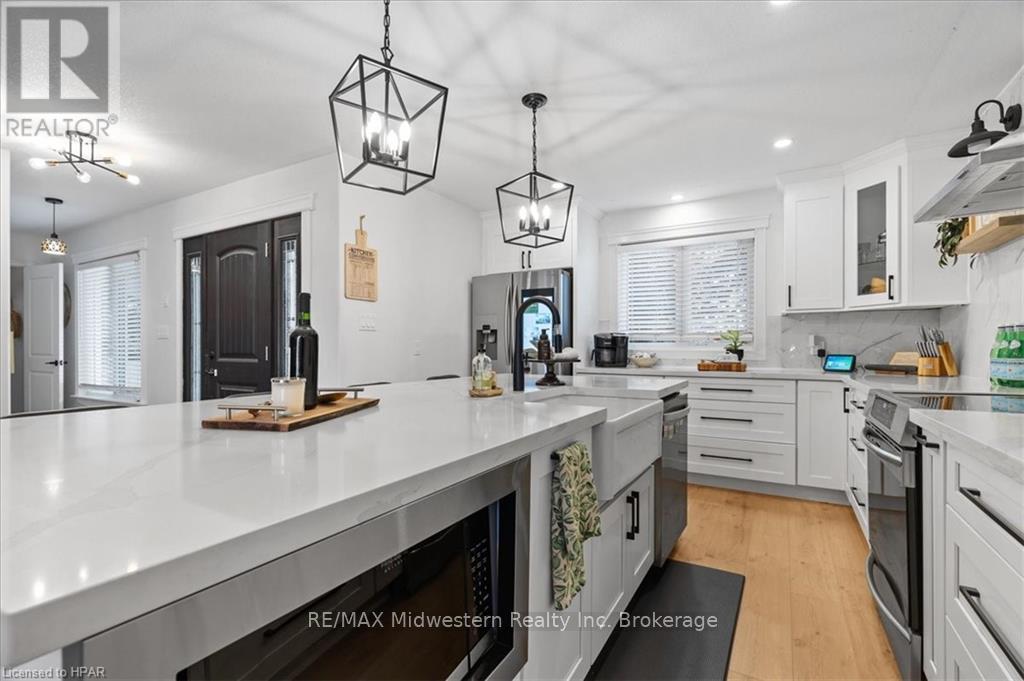 125 Armstrong Street W, North Perth, Ontario  N4W 3V8 - Photo 5 - X11823010
