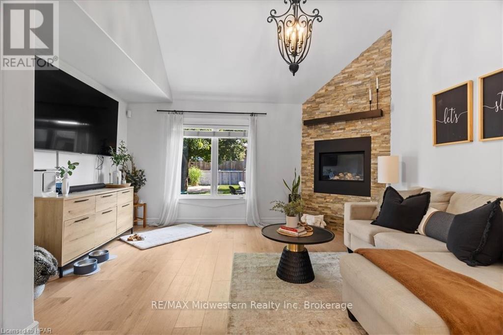 125 Armstrong Street W, North Perth, Ontario  N4W 3V8 - Photo 8 - X11823010