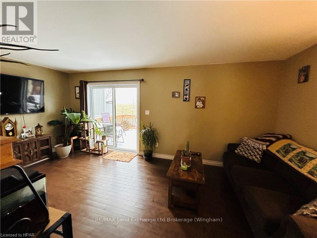 660 Gloria StreetNorth Huron (Blyth), Ontario  N0M 1H0 - Photo 4 - X11863971