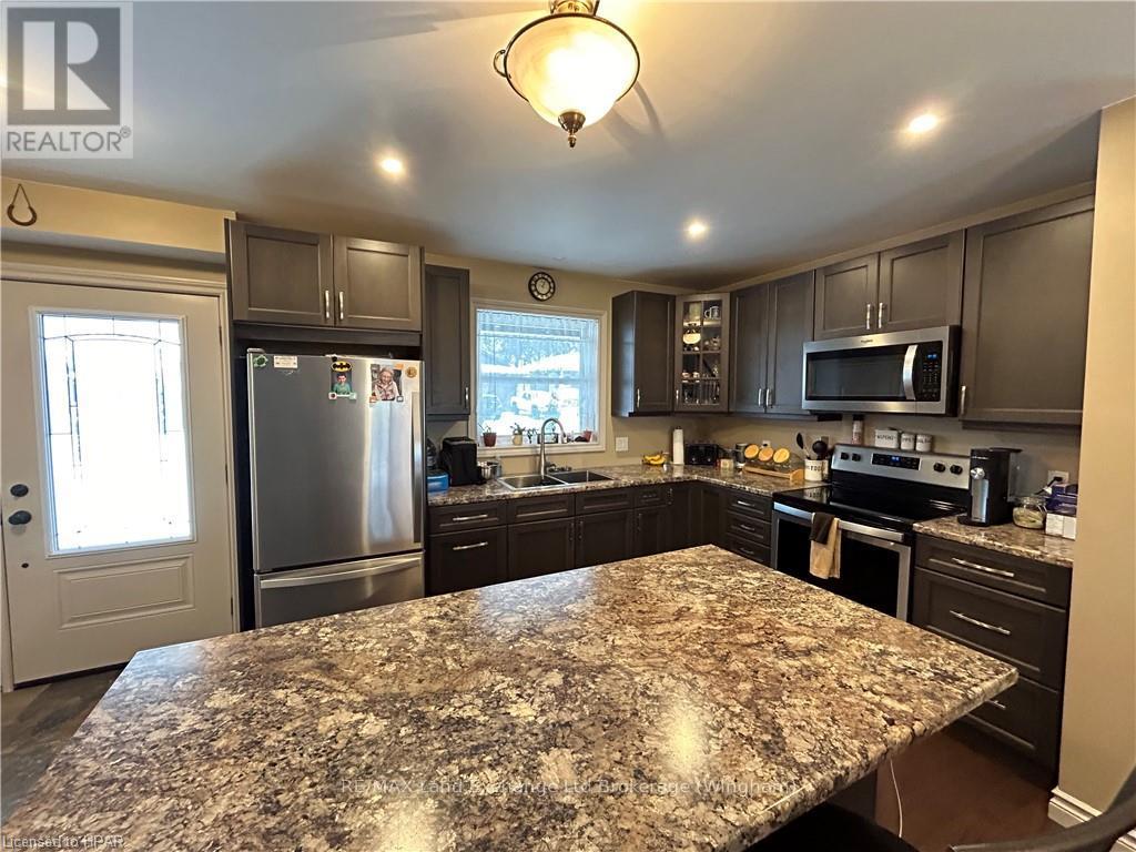 660 Gloria StreetNorth Huron (Blyth), Ontario  N0M 1H0 - Photo 7 - X11863971