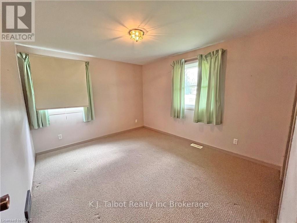 8 Stanley Street, Central Huron, Ontario  N7A 3X8 - Photo 16 - X11880175
