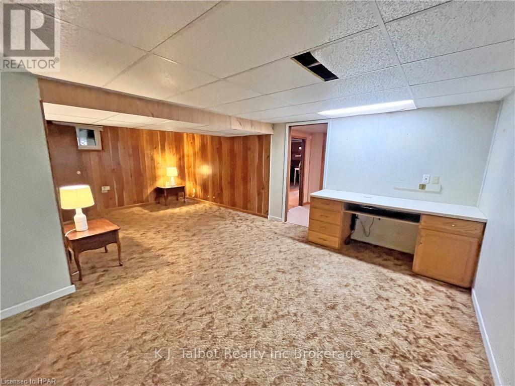 8 Stanley Street, Central Huron, Ontario  N7A 3X8 - Photo 18 - X11880175