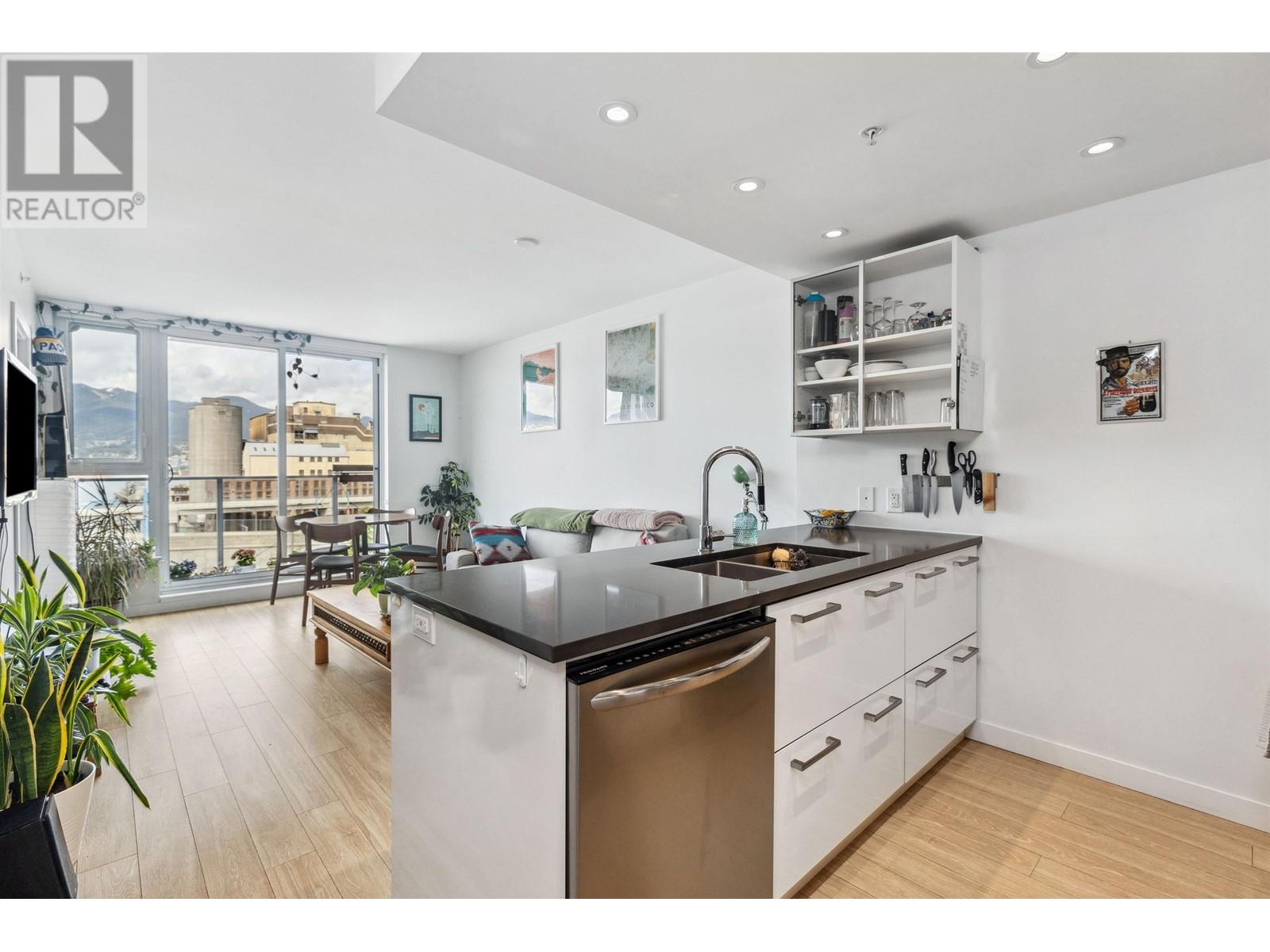 Property at 560 955 E HASTINGS STREET image 1