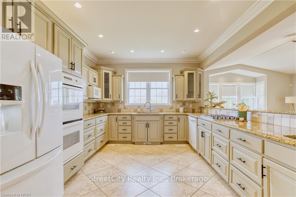 Property at 13 HARBOUR COURT image 4