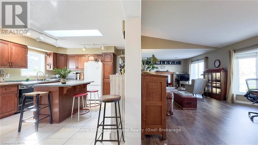 157 William Street N, Central Huron, Ontario  N0M 1L0 - Photo 14 - X11823073