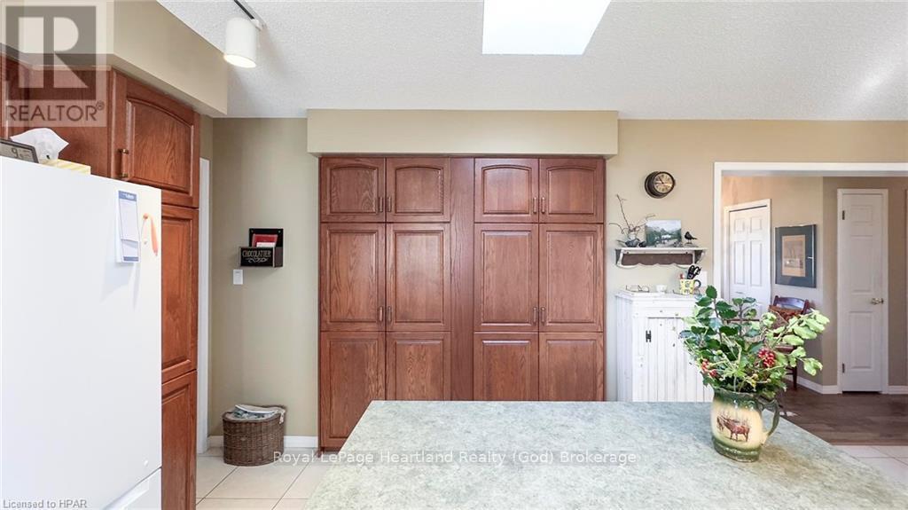 157 William Street N, Central Huron, Ontario  N0M 1L0 - Photo 20 - X11823073