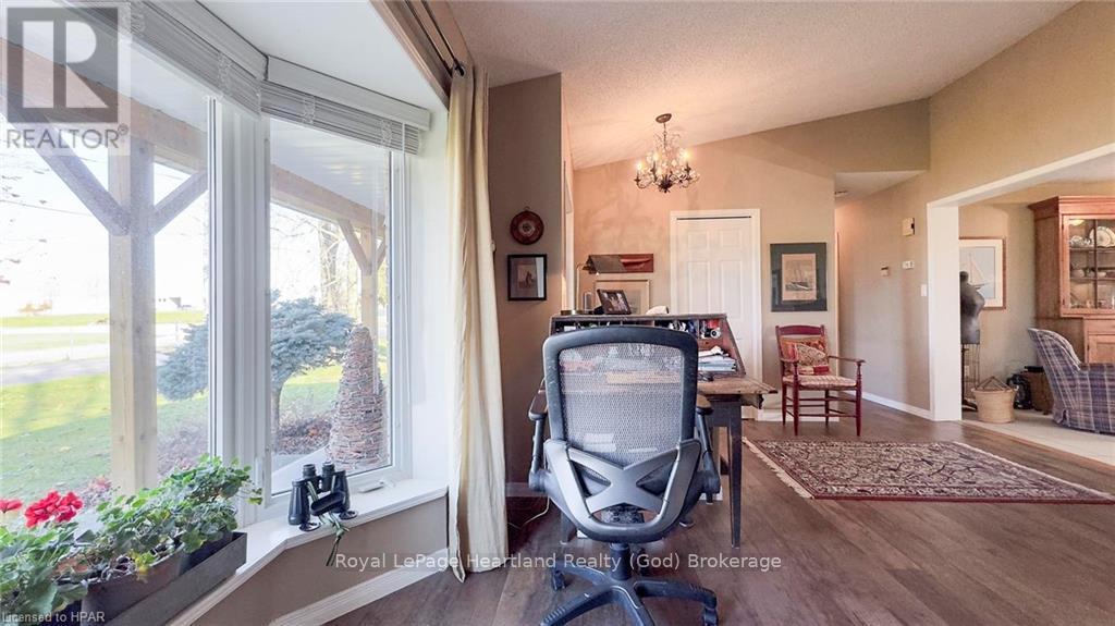 157 William Street N, Central Huron, Ontario  N0M 1L0 - Photo 8 - X11823073