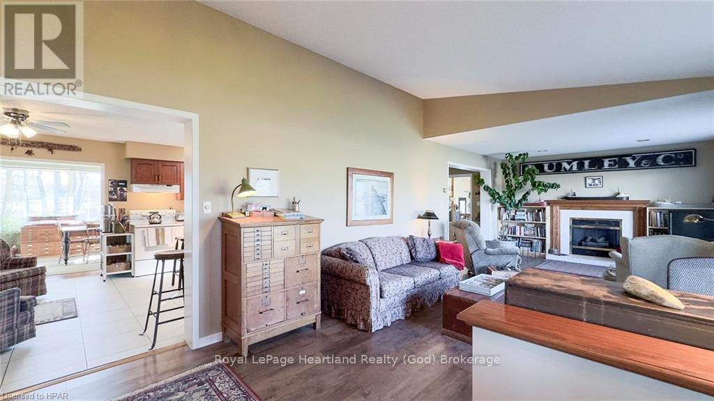 157 William Street N, Central Huron, Ontario  N0M 1L0 - Photo 9 - X11823073