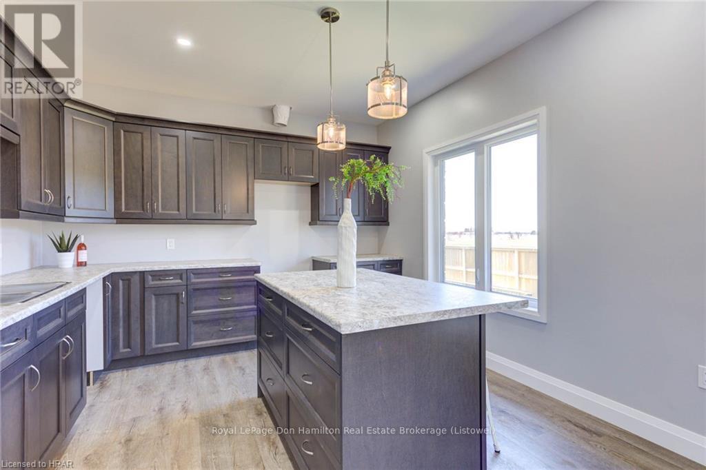 274 Queen Street S, North Perth, Ontario  N0G 1B0 - Photo 13 - X11823092