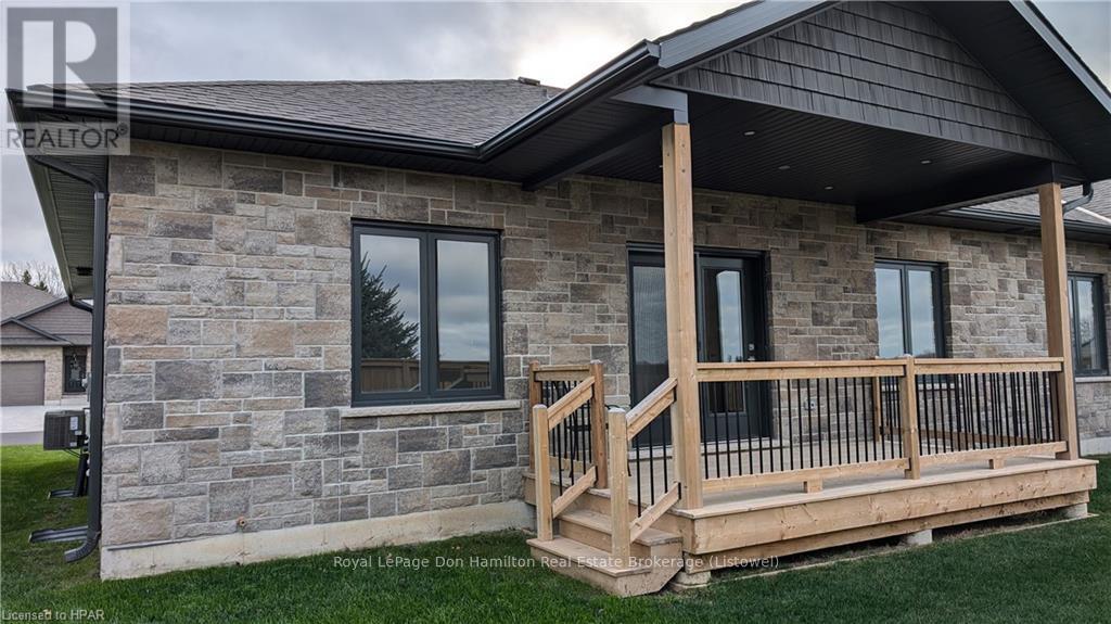 274 Queen Street S, North Perth, Ontario  N0G 1B0 - Photo 32 - X11823092