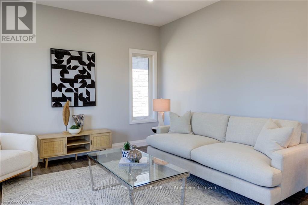 274 Queen Street S, North Perth, Ontario  N0G 1B0 - Photo 6 - X11823092