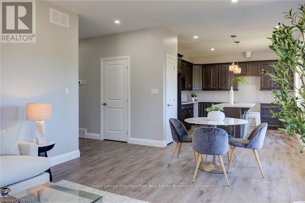 274 Queen Street S, North Perth, Ontario  N0G 1B0 - Photo 7 - X11823092