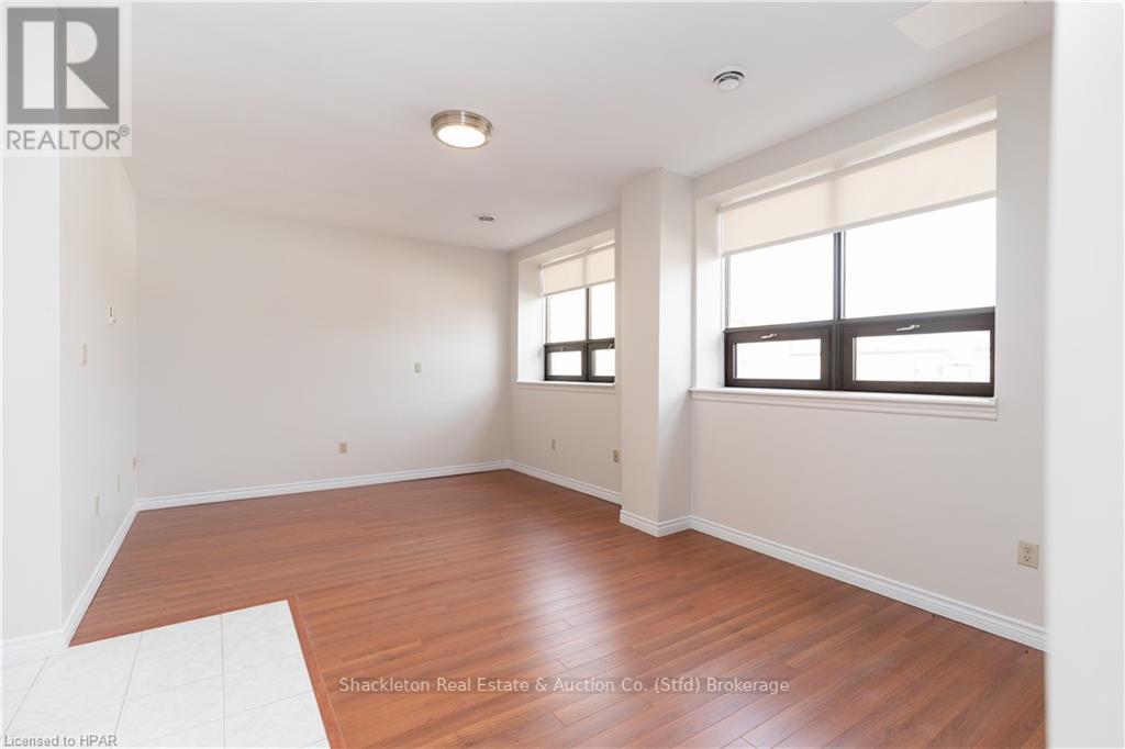 255 - 55 Downie Street, Stratford, Ontario  N5A 1W7 - Photo 11 - X11880214