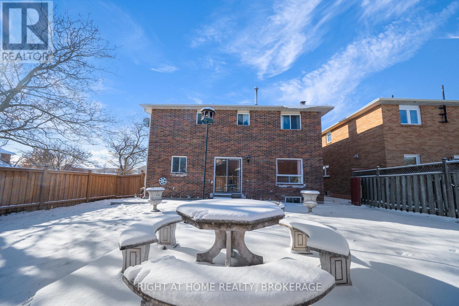 37 Sheringham Street, Brampton, Ontario  L6Z 3P8 - Photo 4 - W11887247