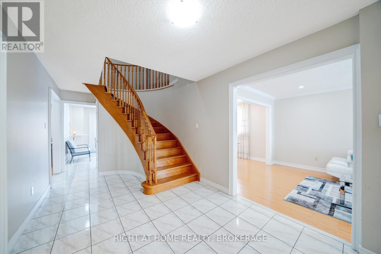 37 Sheringham Street, Brampton, Ontario  L6Z 3P8 - Photo 7 - W11887247